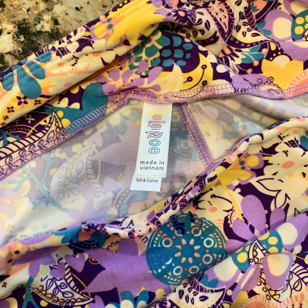 “Vintage” LuLaRoe Tall and Curvy (TC) Leggings - Picture 4 of 4